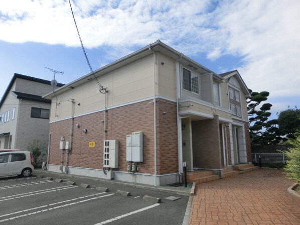 ワイズ コンブリオの物件外観写真